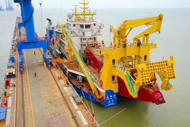 Después de completar los trámites de despacho aduanero el 12 de marzo de 2019, Tiankun, el buque de dragado más grande de Asia, comienza su viaje inaugural. Tiankun fue íntegramente desarrollado y construido por China. (Foto: Pueblo en Línea)