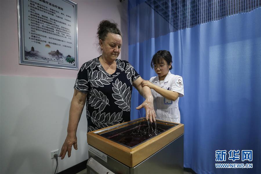 La tecnología de fisioterapia de rehabilitación de China se populariza entre los rusos