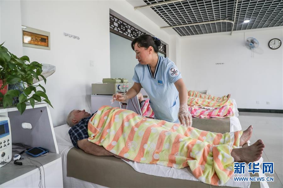 La tecnología de fisioterapia de rehabilitación de China se populariza entre los rusos
