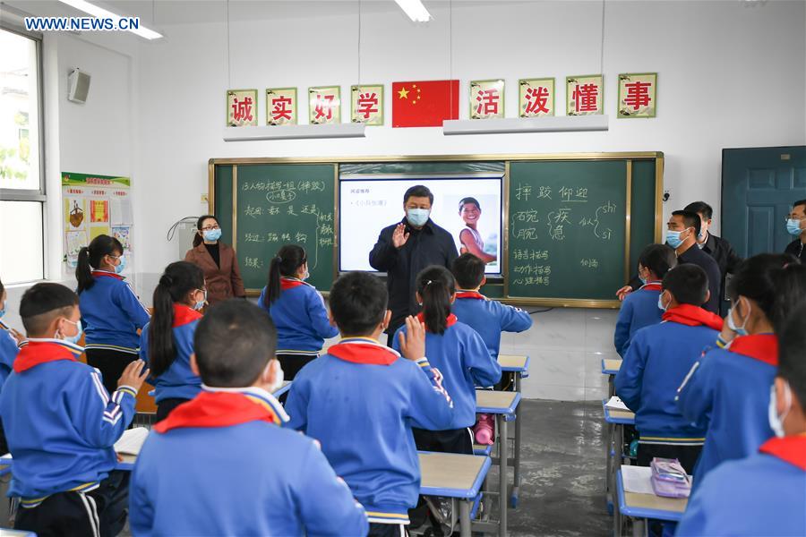 Xi inspecciona trabajo de reducción de la pobreza en provincia de Shaanxi