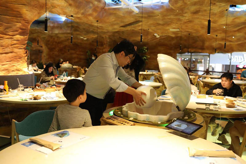 Abre un restaurante con temática de robots tortuga en Shanghai