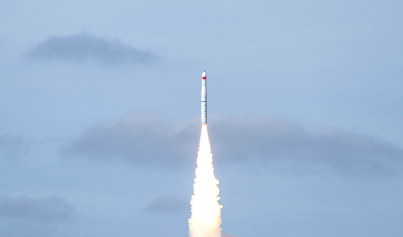 El segundo lanzamiento espacial de China desde el mar coloca 9 satélites en órbita