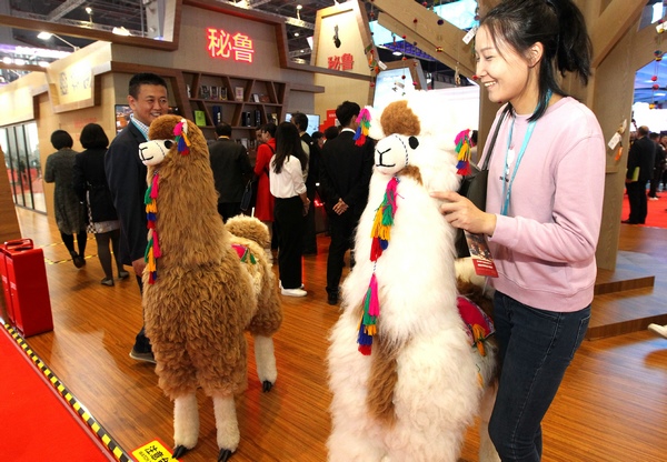 Las muñecas peruanas de alpaca ganan atención en China