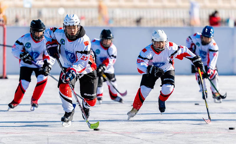 China logra el objetivo de impulsar a 300 millones de personas para que participen en deportes de hielo y nieve