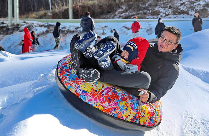 China logra el objetivo de impulsar a 300 millones de personas para que participen en deportes de hielo y nieve