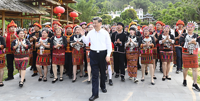 Xi llama a cuadros de PCCh a hacer todos los esfuerzos posibles para asegurar vida feliz del pueblo            	            	 "Lo que al PCCh le importa es cómo asegurarse de que las vidas de los chinos de todos los grupos étnicos mejoren cada día"