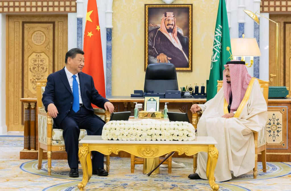 (Congreso PCCh) Xi se reúne con rey Salman bin Abdulaziz Al Saud de Arabia Saudí                    El presidente de China, Xi Jinping, se reunió hoy jueves con el rey Salman bin Abdulaziz Al Saud de Arabia Saudí en el Palacio Al-Yamamah en Riad.
