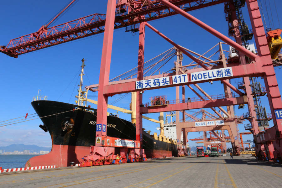 Puerto de Xiamen inicia la primera nueva ruta internacional de este año                    Un buque portacontenedores cargado de mercancías partió el 4 de enero del puerto de Xiamen, provincia de Fujian, inaugurando el recorrido Filipinas-Sur de China (SCP), primera nueva ruta internacional del 2023 que implementa el puerto.