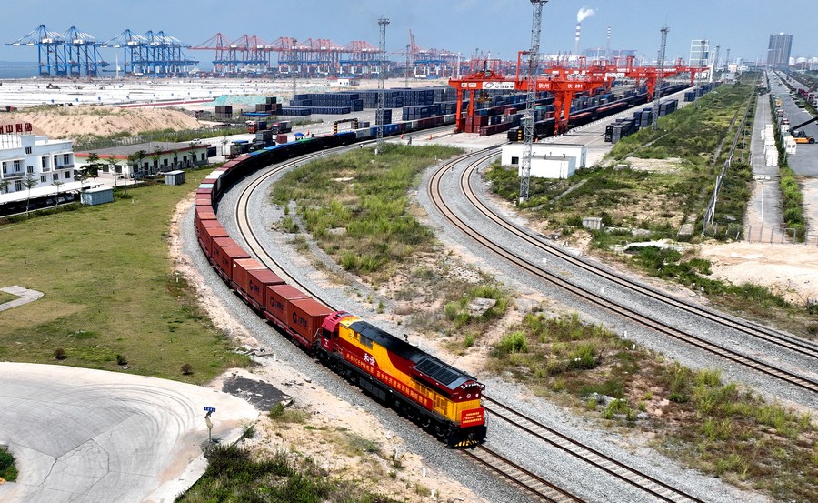 Trenes de carga intermodales ferroviario-marítimos chinos transportan 191.000 contenedores en primer trimestre