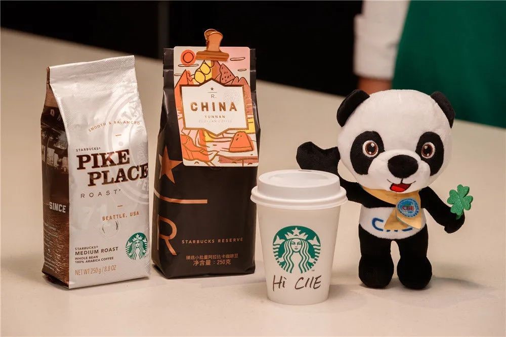 Café de Yunnan colocado en el punto de exposición de la CIIE. (Foto cortesía de Starbucks Publicado por la Agencia de Noticias Xinhua)