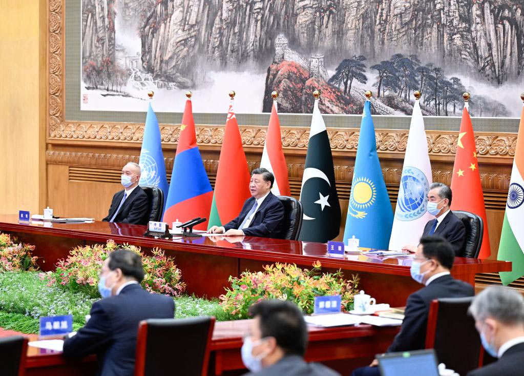 Xi asiste a cumbre de OCS, pide unidad y coordinación