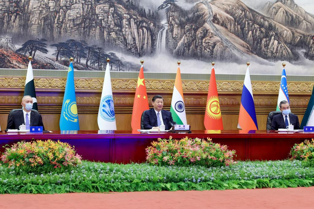 Xi asiste a cumbre de OCS, pide unidad y coordinación