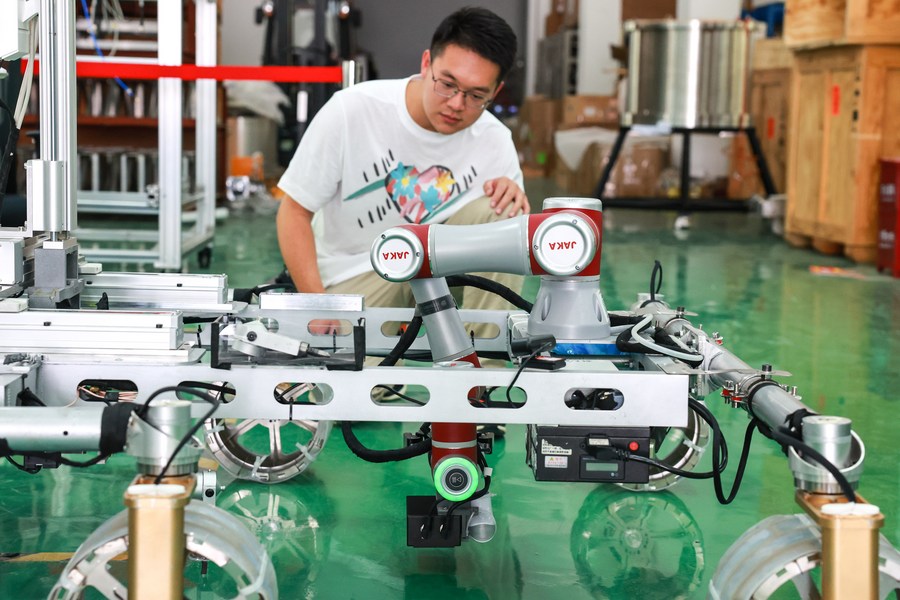 Crece de forma sostenida industria china de robots en primer semestre