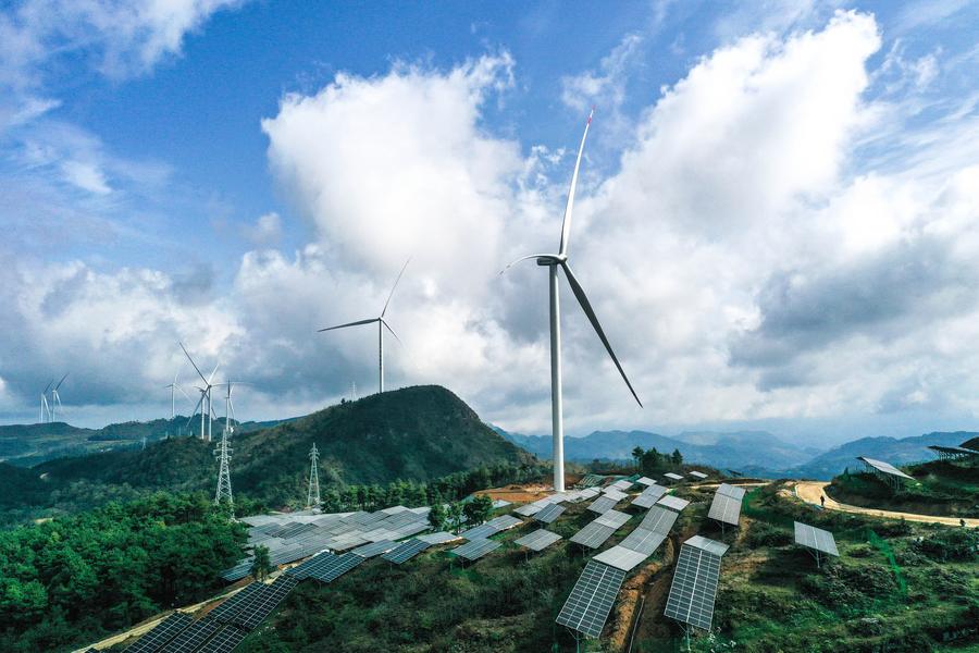 China aporta más de la mitad de la capacidad global adicional de energías renovables en 2023