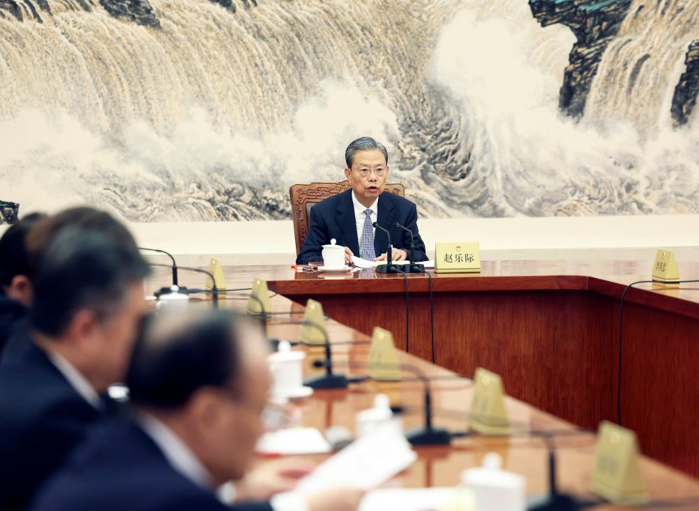 Altos legisladores chinos se reúnen en medio de sesión legislativa