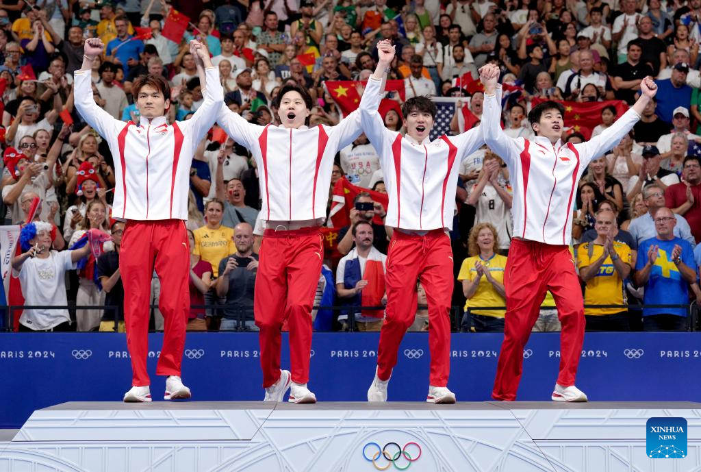 China gana oro en relevos 4x100 metros estilos masculino en Juegos Olímpicos de París