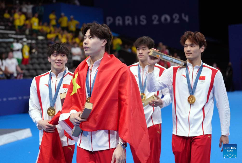 China gana oro en relevos 4x100 metros estilos masculino en Juegos Olímpicos de París