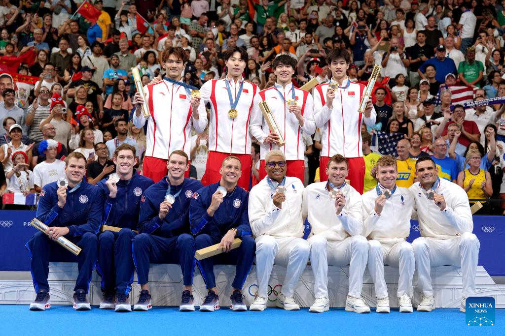 China gana oro en relevos 4x100 metros estilos masculino en Juegos Olímpicos de París