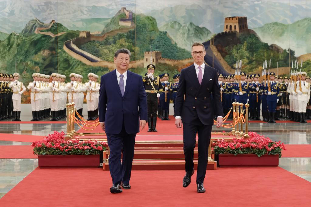 Xi alienta mayor cooperación entre China y Finlandia en industrias emergentes