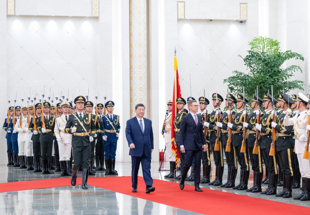 Xi alienta mayor cooperación entre China y Finlandia en industrias emergentes