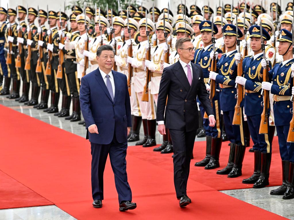 Xi alienta mayor cooperación entre China y Finlandia en industrias emergentes