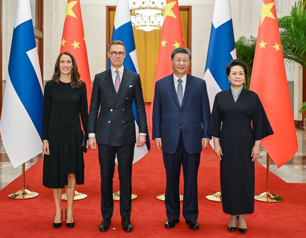 Xi alienta mayor cooperación entre China y Finlandia en industrias emergentes