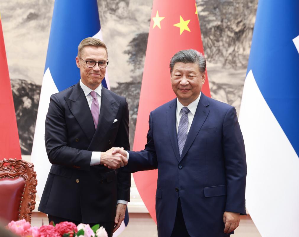 Xi alienta mayor cooperación entre China y Finlandia en industrias emergentes