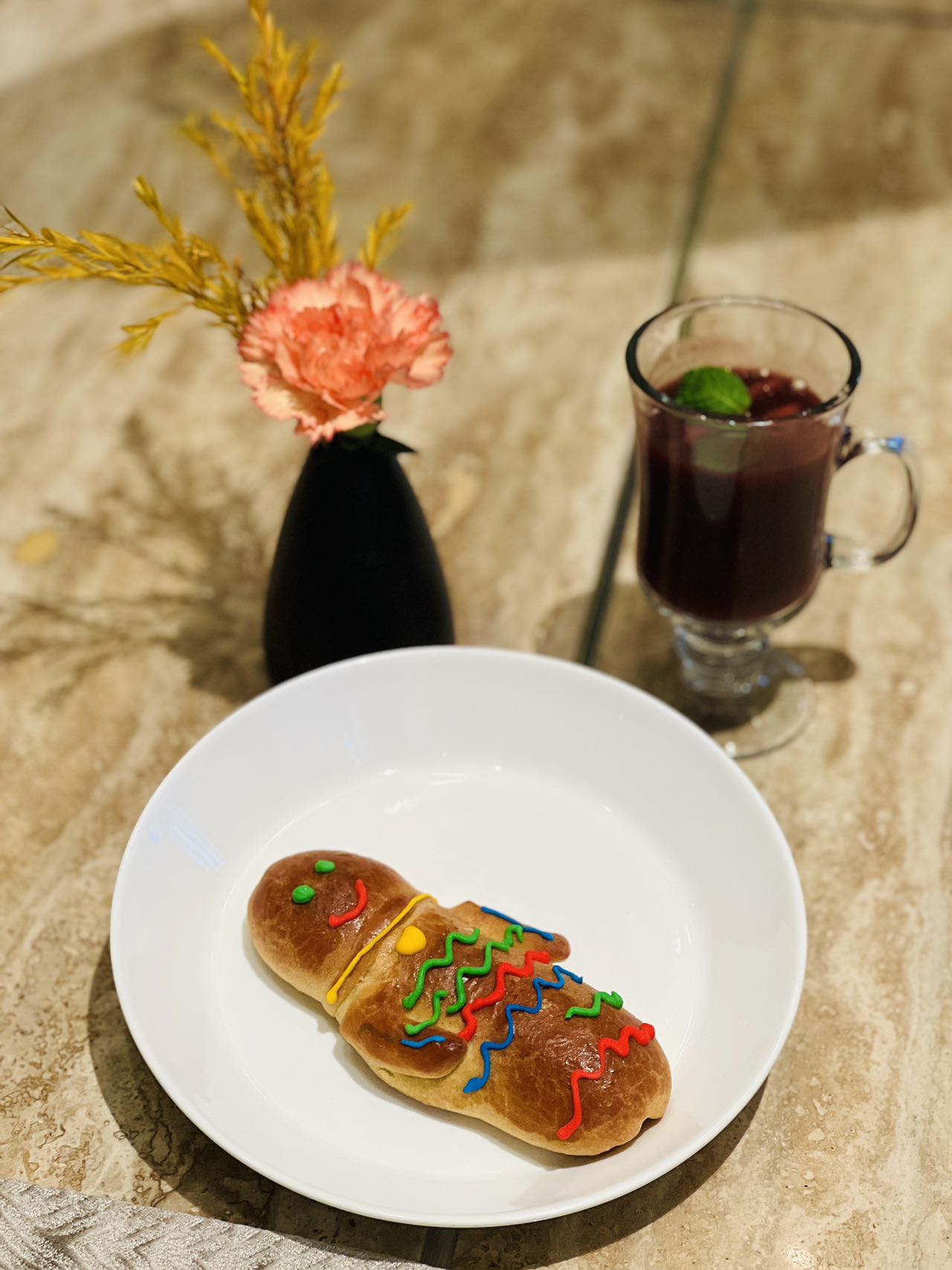 Celebremos el Día de los Difuntos con la tradicional colada morada y guaguas de pan de Ecuador