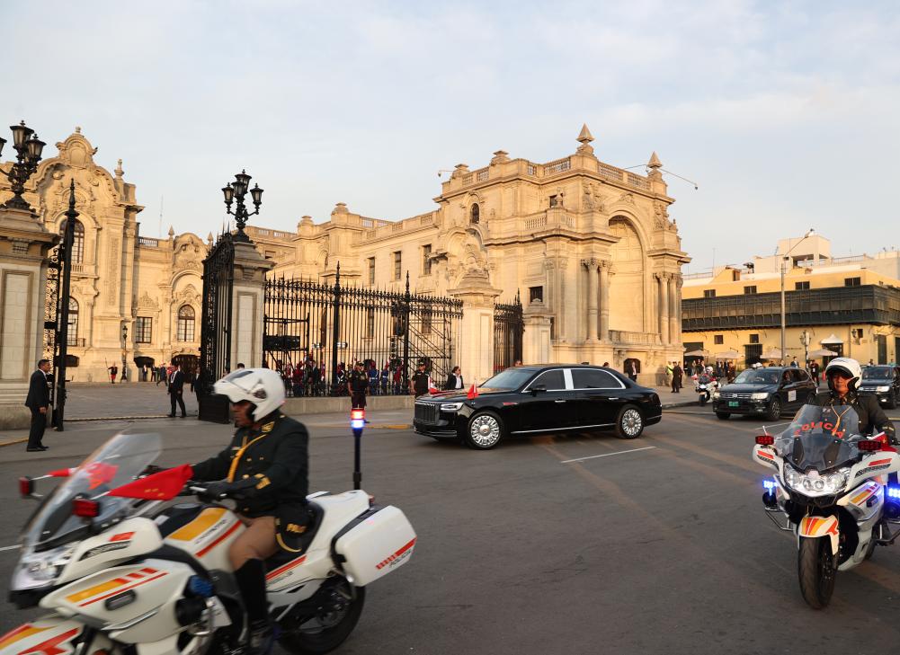 Xi asiste a ceremonia de bienvenida organizada por presidenta peruana Boluarte