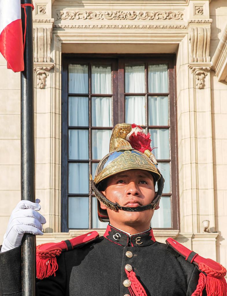 Xi asiste a ceremonia de bienvenida organizada por presidenta peruana Boluarte