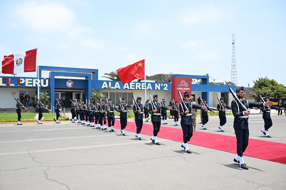 Xi llega a Lima para realizar visita de Estado a Perú y asistir a reunión de APEC