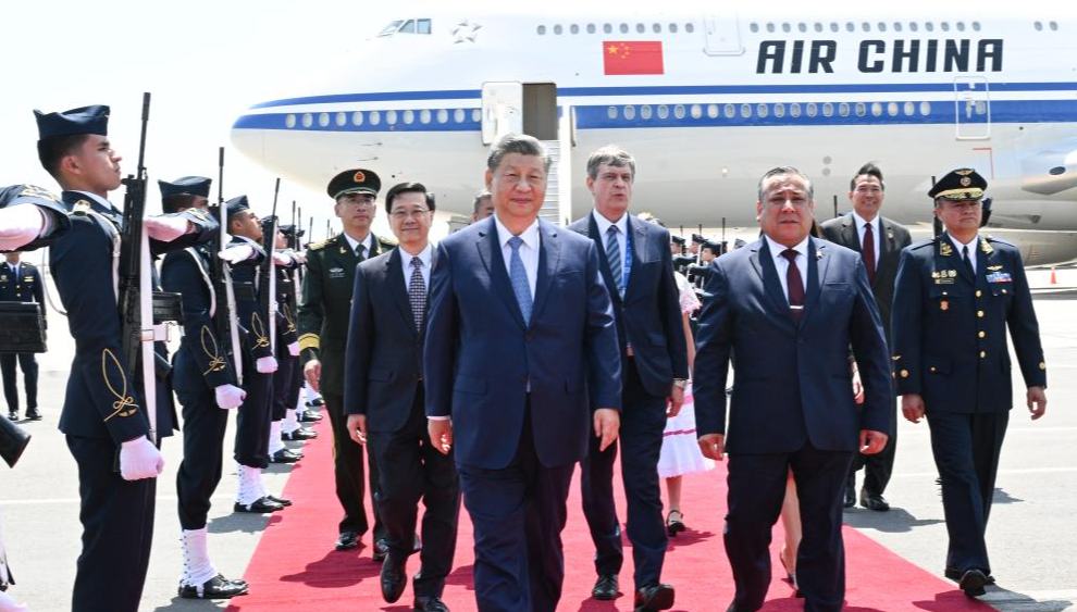 Xi llega a Lima para realizar visita de Estado a Perú y asistir a reunión de APEC                    El presidente de China, Xi Jinping, llegó hoy jueves a Lima para realizar una visita de Estado a Perú y asistir a la 31ª Reunión de Líderes Económicos de APEC. 