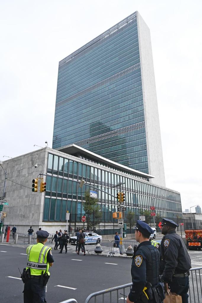 China apoya firmemente rol central de la ONU, según canciller chino