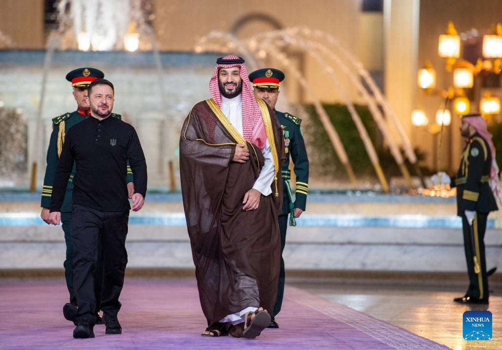 Príncipe heredero saudí se reúne con Zelensky