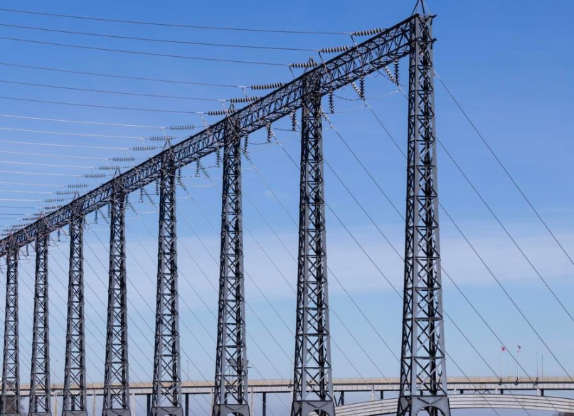 Imagen del 10 de marzo de 2025 de las líneas eléctricas que parten de las centrales generadoras Sir Adam Beck de Canadá, en las Cataratas del Niágara, en Ontario, Canadá. (Xinhua/Zou Zheng) 