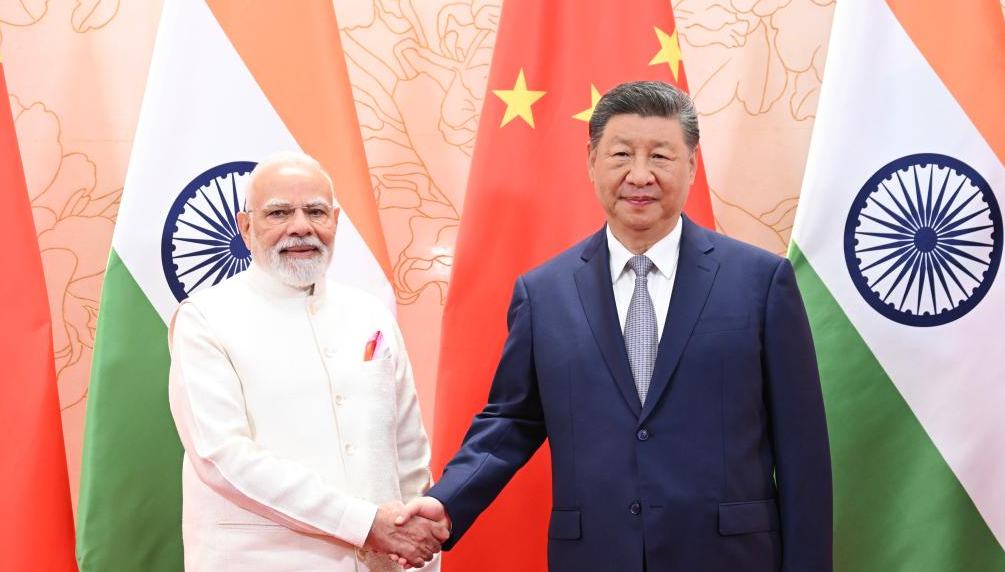 (Cumbre OCS Tianjin) Xi y Modi están de acuerdo en que China e India son socios, no rivales                     El presidente chino, Xi Jinping, y el primer ministro indio, Narendra Modi, se reunieron hoy domingo en Tianjin y estuvieron de acuerdo en que China e India son socios, no rivales.