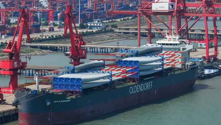 Nueva enmienda a la Ley Marítima de China garantizará el desarrollo de alta calidad del sector                    La recién enmendada Ley Marítima ayudará a garantizar el desarrollo de alta calidad del transporte y comercio marítimo de China, fortalecerá la protección del medio marino y fomentará la apertura de alto nivel, afirmó Shi Hong, miembro de la Comisión de Asuntos Legislativos del Comité Permanente de la Asamblea Popular Nacional (APN).
