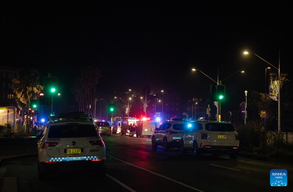 Sube a 16 número de muertos por tiroteo en playa Bondi en Sídney