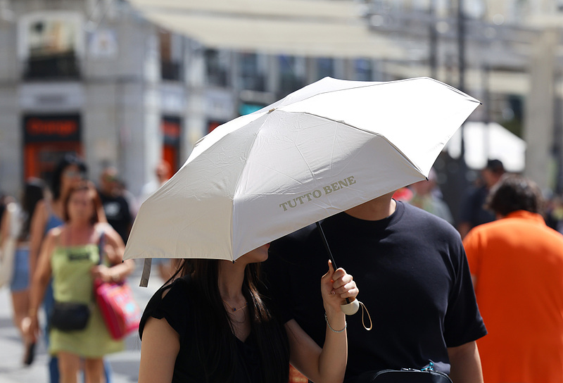 Los productos veraniegos chinos triunfan en el mercado europeo en medio de las olas de calor