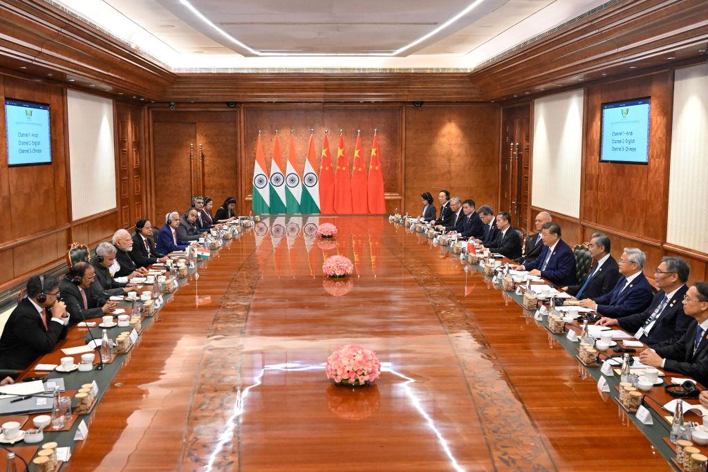 El presidente chino, Xi Jinping, se reúne con el primer ministro indio, Narendra Modi, en el marco de la 18ª Cumbre del BRICS, en Nueva Delhi, India, el 12 de septiembre de 2026. (Xinhua/Yan Yan)