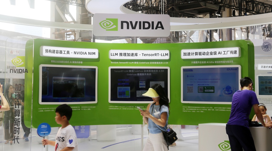 Estados Unidos aprobó las ventas de Nvidia H20 a China porque Huawei ya puede fabricar chips equivalentes, afirma el secretario del Tesoro de EE. UU.                     El secretario del Tesoro de EE. UU., Scott Bessent, insinuó este martes durante una entrevista con Bloomberg Televisión que EE. UU. aprobó las ventas del H20 de Nvidia a China debido a que Huawei ya puede fabricar chips equivalentes.
