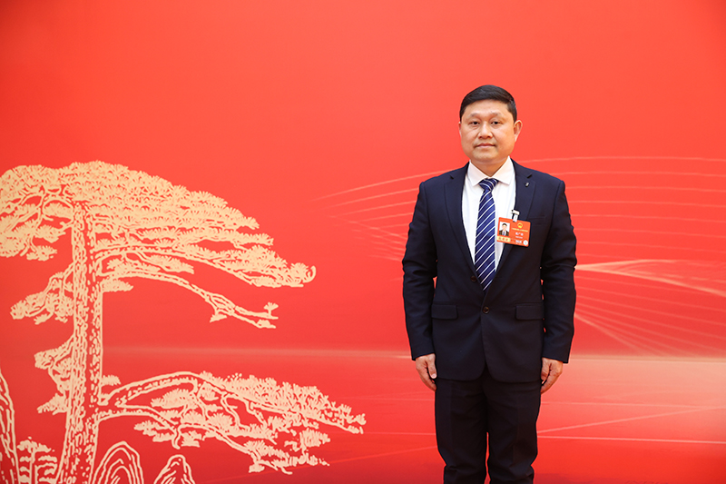 Yang Guangqi, diputado de la Asamblea Popular Nacional (APN) y secretario del PCCh en la aldea Jinjilong, provincia de Anhui. (Foto: Liu Weixin)