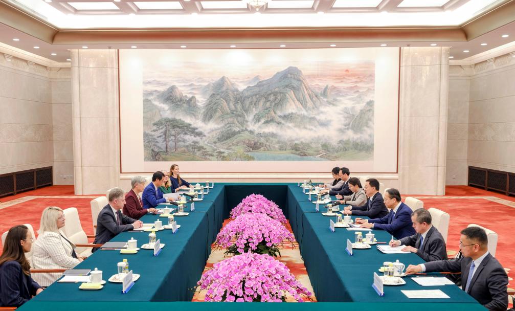 El vicepresidente chino, Han Zheng, se reúne con la ministra de Relaciones Exteriores de Australia, Penny Wong, en Beijing, capital de China, el 29 de abril de 2026. (Xinhua/Ding Lin)
