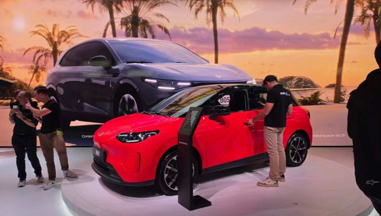 La creciente presencia china en el Salón del Automóvil de París pone de relieve las oportunidades de cooperación automotriz entre China y EuropaLas marcas automotrices chinas acapararon el protagonismo en el Salón del Automóvil de París 2026, celebrado del 12 al 18 de octubre. De los 59 expositores, más de 20 fueron empresas chinas, lo que representa cerca del 40% del total, una cifra récord.